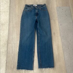 A&F 90’s Relaxed Jean High Rise